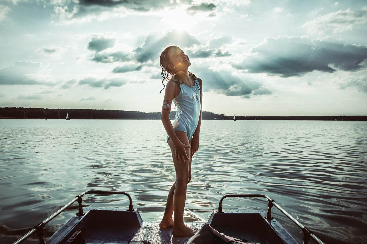 konkurs foto klub małego wczasowicza dziewczynka jezioro